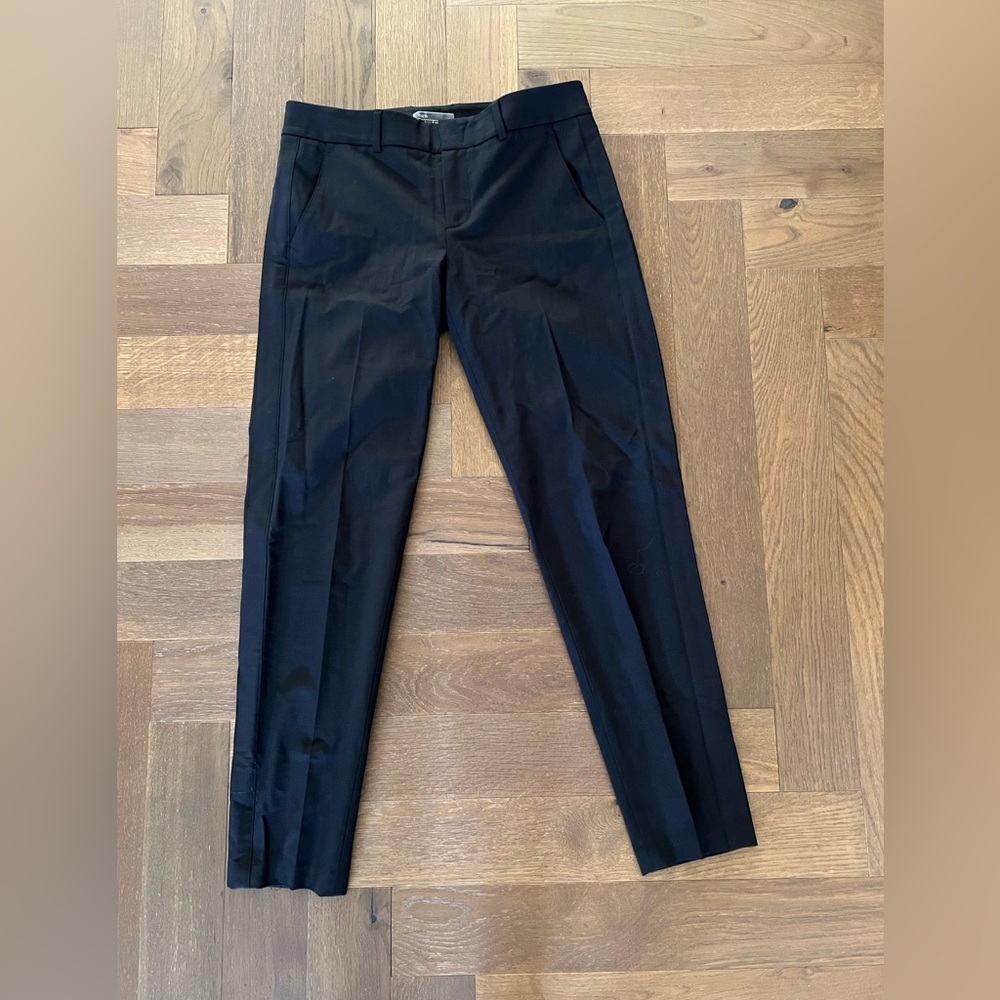 Vince Black Cropped Ankle Pants with Timeless Straight-Leg Design